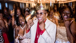 High Schoolers From Flint, Michigan Had a Gorgeous Prom On a Detroit Riverboat